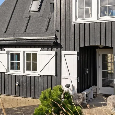 Holiday home Laura - 1km From The Sea In Nw Jutland By Interhome Blokhus